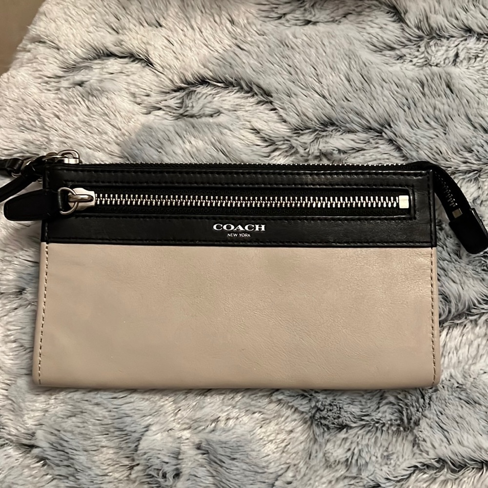COACH Black & Cream Wristlet